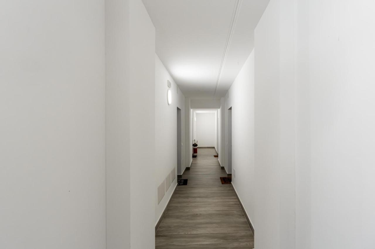 Comfy Apt With Private Parking & Balcony Milaan Buitenkant foto