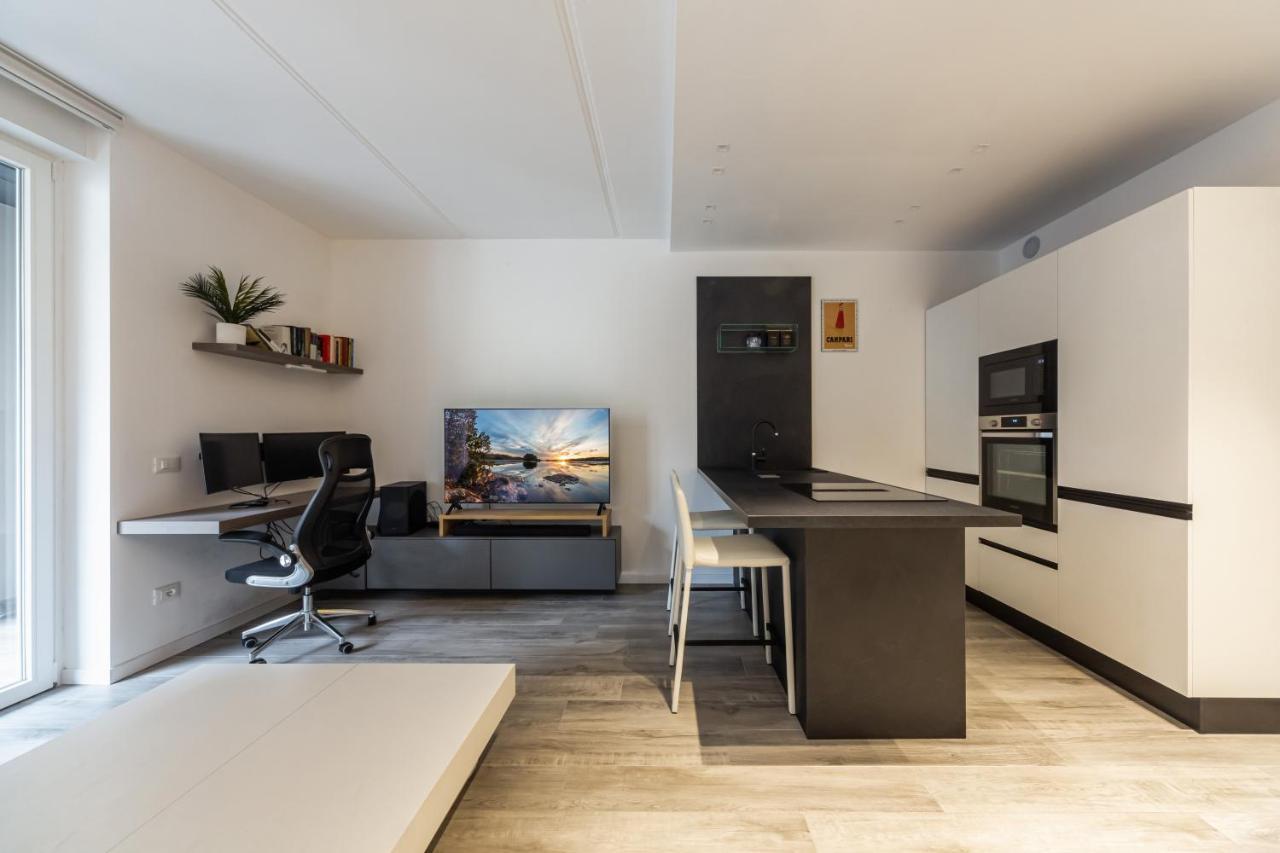 Comfy Apt With Private Parking & Balcony Milaan Buitenkant foto